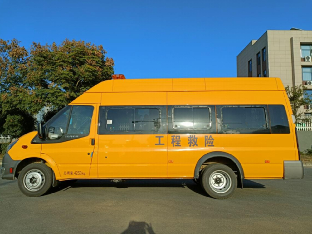 福特V348加長(zhǎng)軸救險(xiǎn)車(chē)