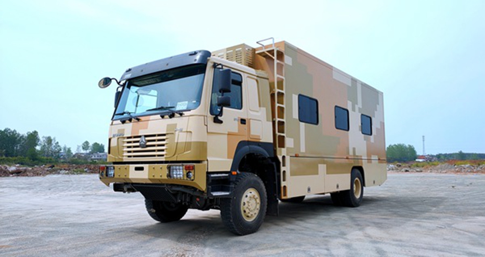 重汽豪沃四驅(qū)12人宿營(yíng)車(chē)
